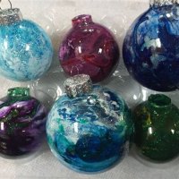 How To Decorate Glass Christmas Ornaments